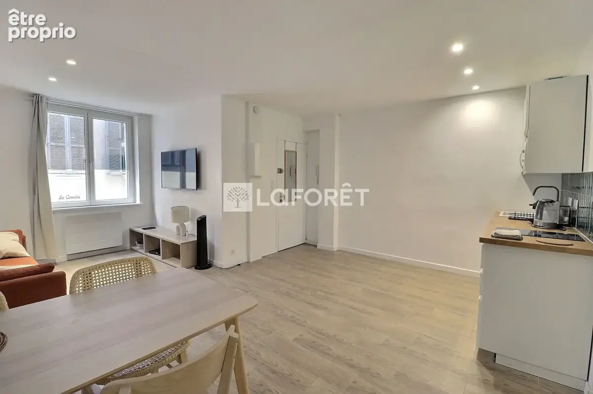 Coeur de ville - appartement 41 m² rénové et meublé -1er étage - photo 2