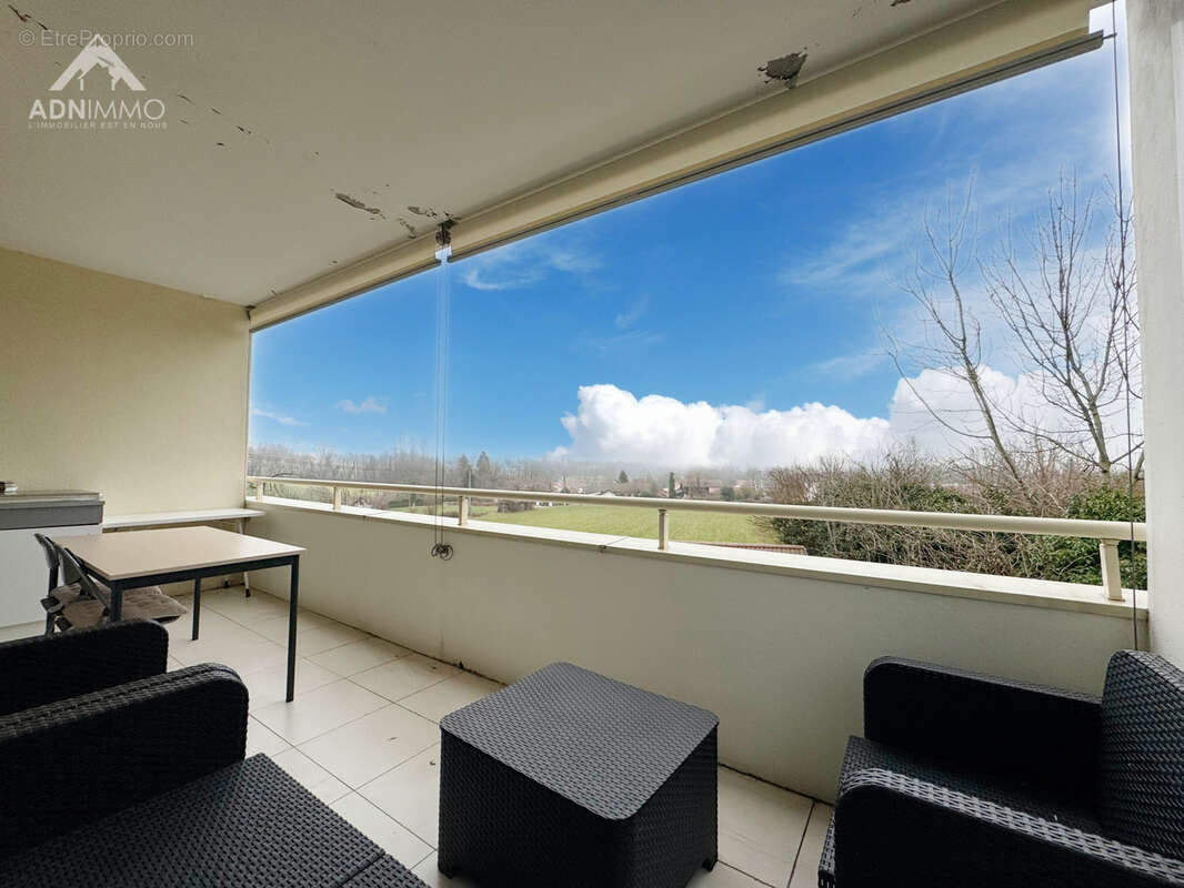 Appartement à PERON