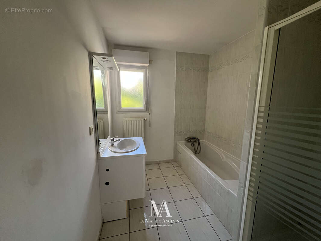 ***maison familiale - st jean de linieres*** - photo 8
