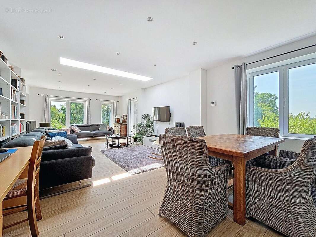 Maison 200 m² à Villiers-Saint-Georges  - photo 3