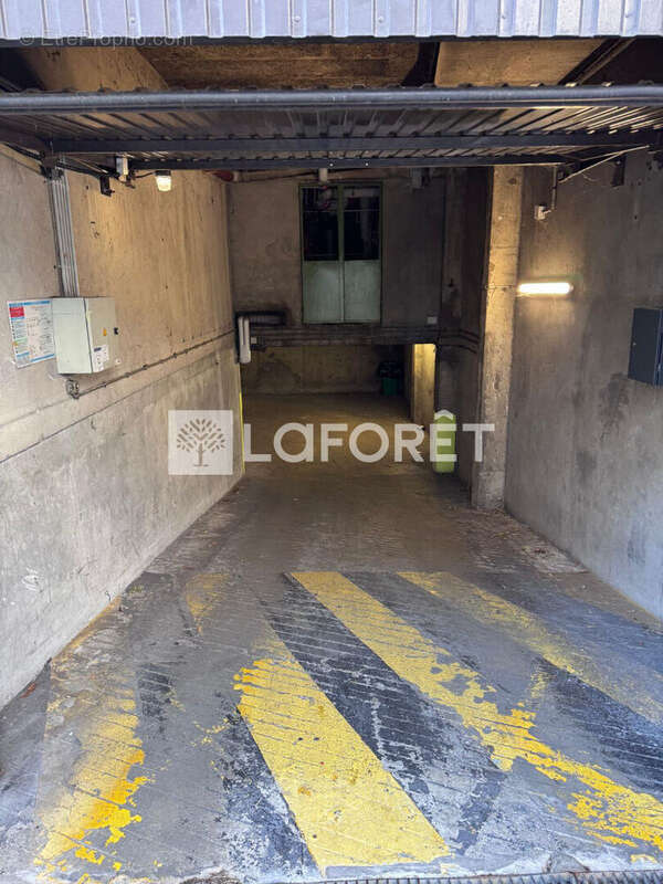 Parking à PARIS-15E