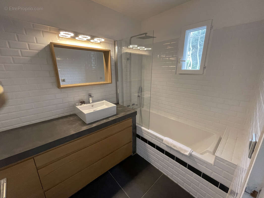 Maison à SAINT-CYR-SUR-MER