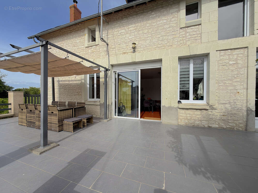 Maison à SAINT-GENEST-D'AMBIERE