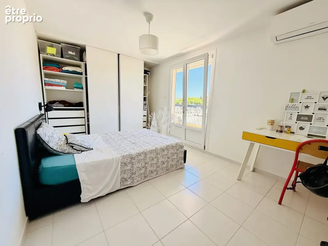 Appartement de type 4 entierement renove - terrasse - centre ville a pied - sanary sur mer - photo 4