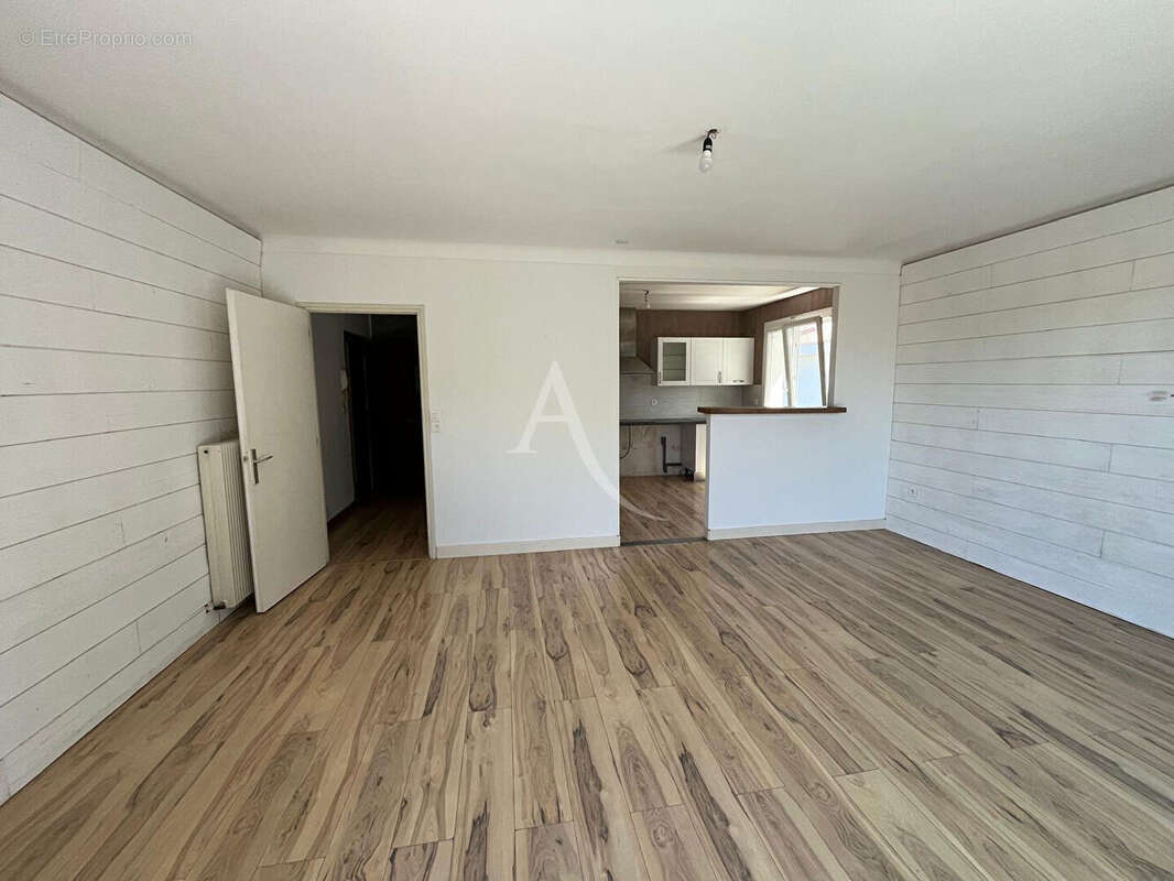 A VENDRE - EXCLUSIVITE - CHALLANS - Appartement - proximite grande surface - 3 pièces - 68 m² - photo 3