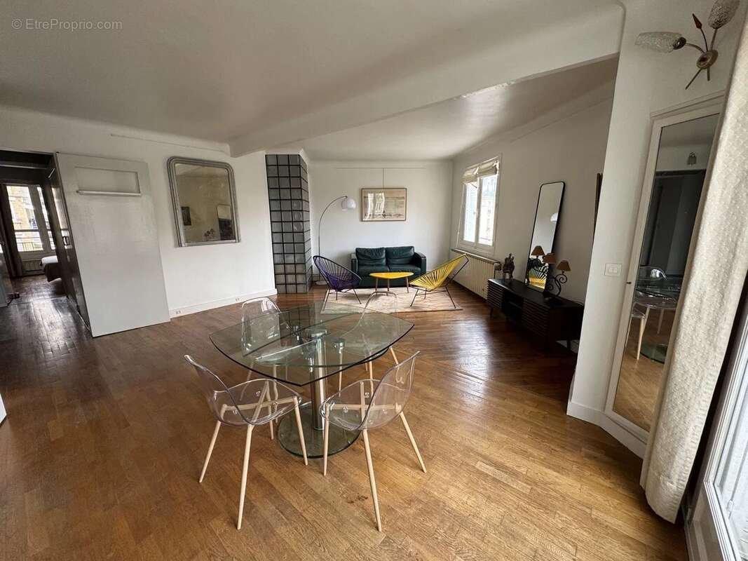 Appartement à PARIS-17E