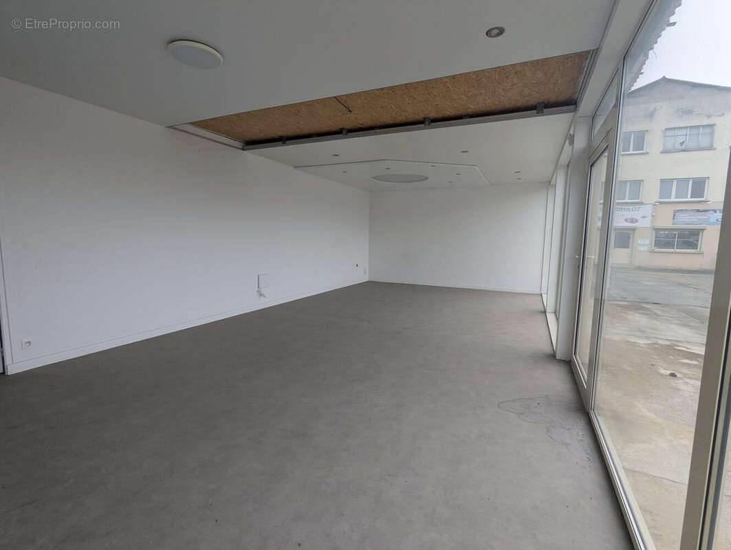 Commerce à WADELINCOURT