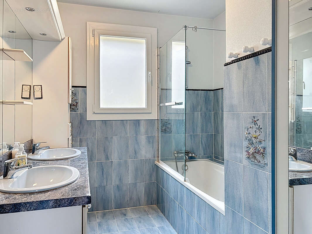 Maison à LISSAC-SUR-COUZE