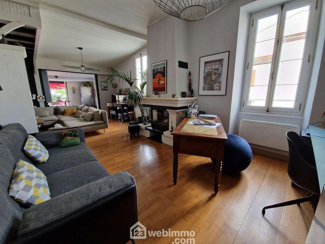 Avec sa cheminée (foyer fermé) - Maison à LA ROCHE-SUR-YON