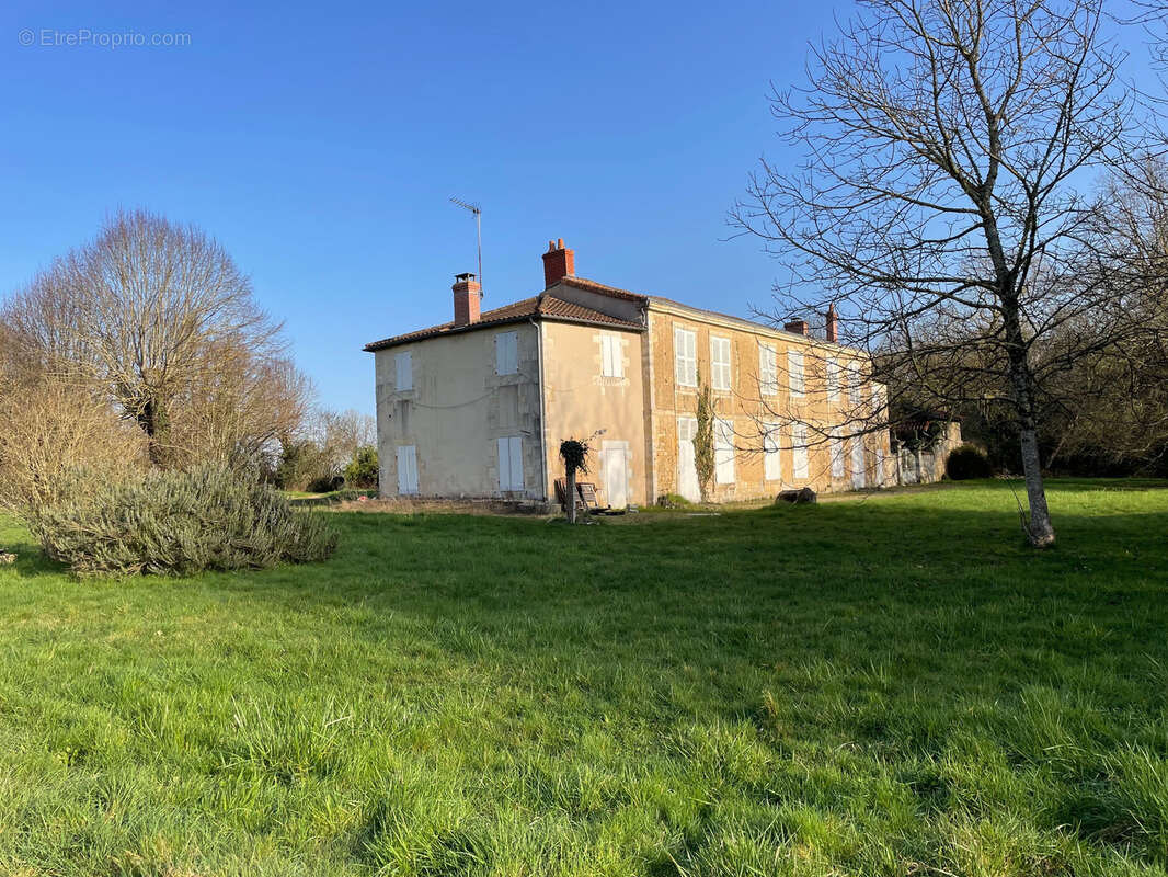 Maison à MIGNALOUX-BEAUVOIR