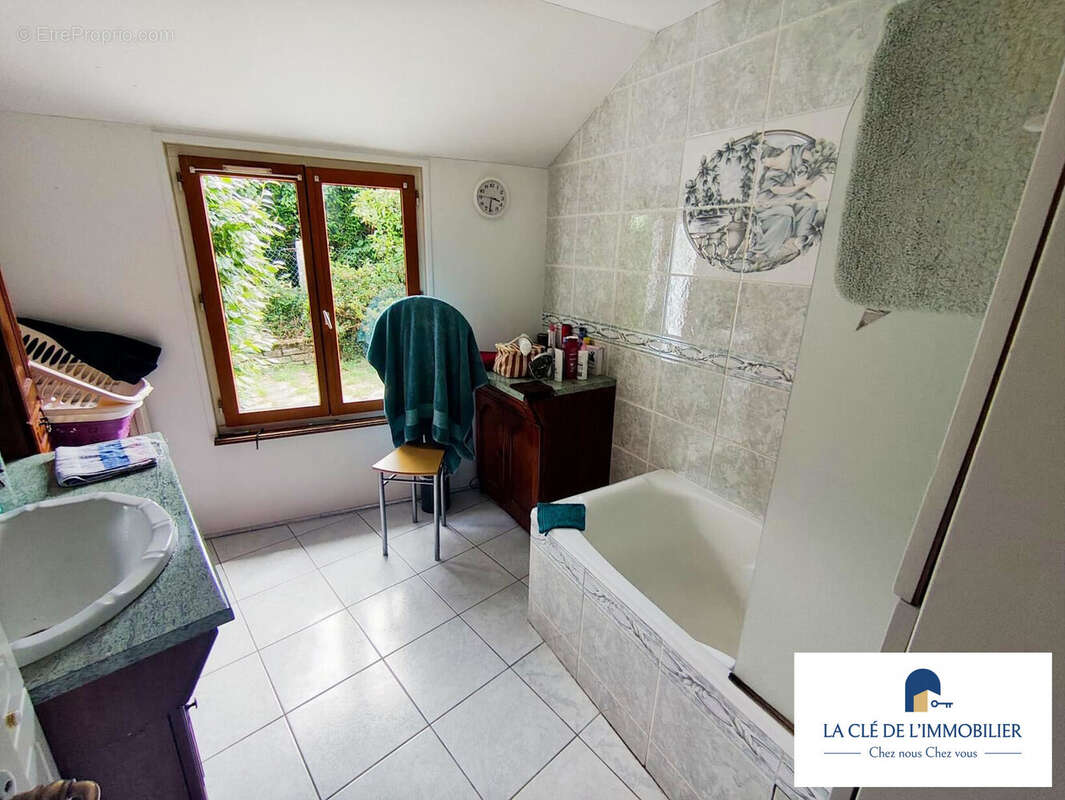 Maison 99 m² à Chateauneuf-Du-Faou  - photo 8