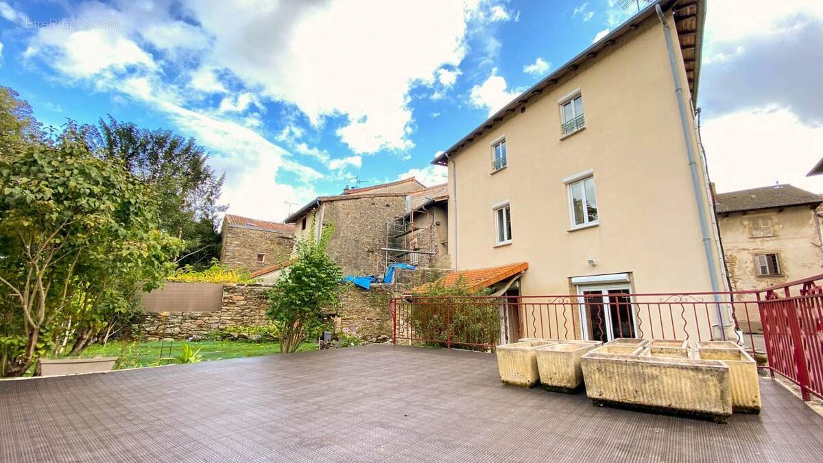 Maison à AIXE-SUR-VIENNE