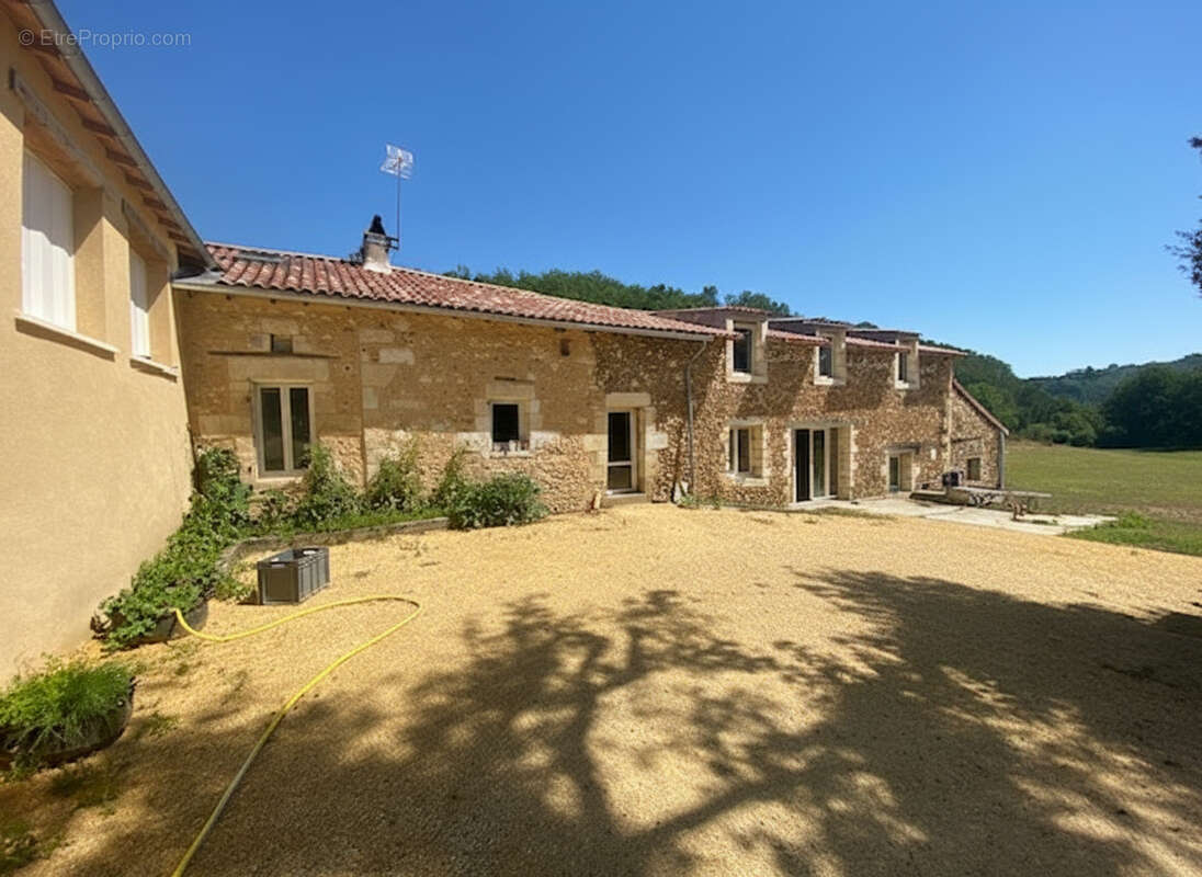 Dordogne entre perigueux et bergerac  propriete agricole 20 hectares - photo 4