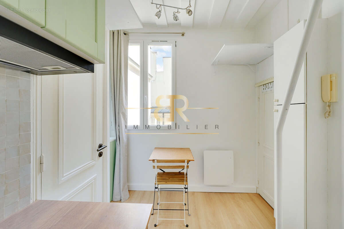 Appartement à PARIS-3E