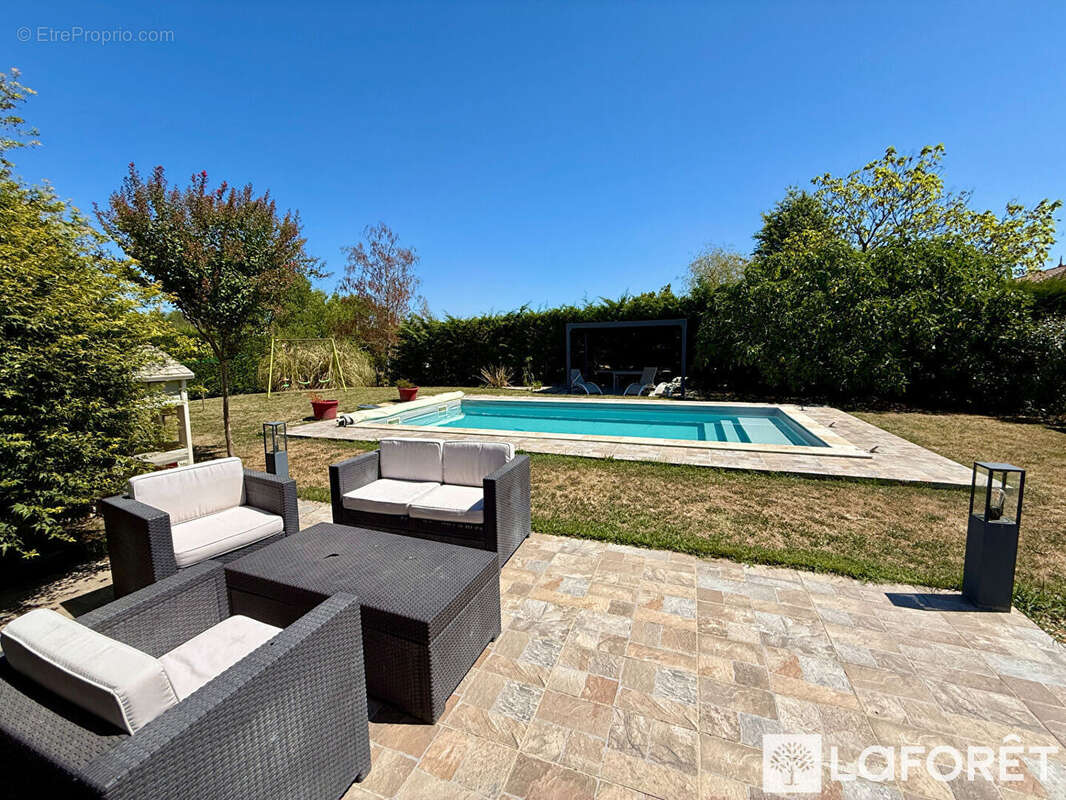 Maison familiale entièrement rénovée avec piscine - photo 15