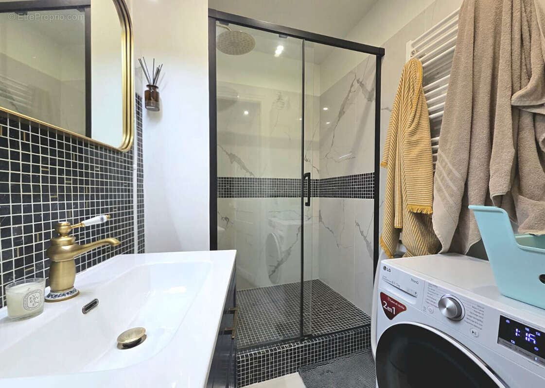 Appartement à PARIS-20E