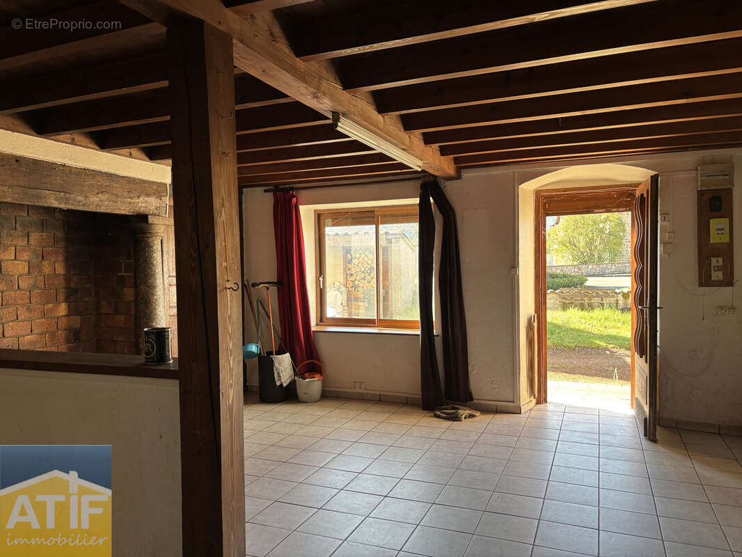 Maison à SAINT-JULIEN-LA-VETRE