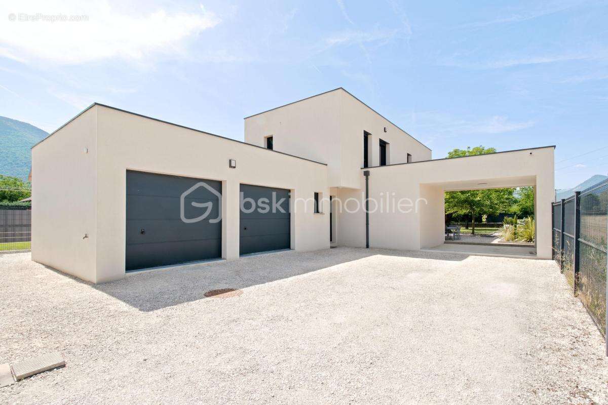 Maison contemporaine dans un cadre idylique - photo 3