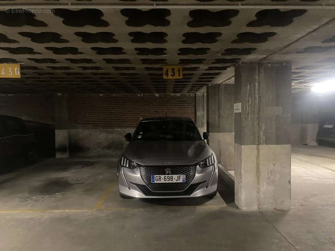Parking à PARIS-15E
