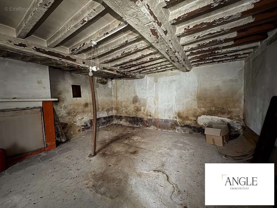 Maison à SAINT-CALAIS-DU-DESERT