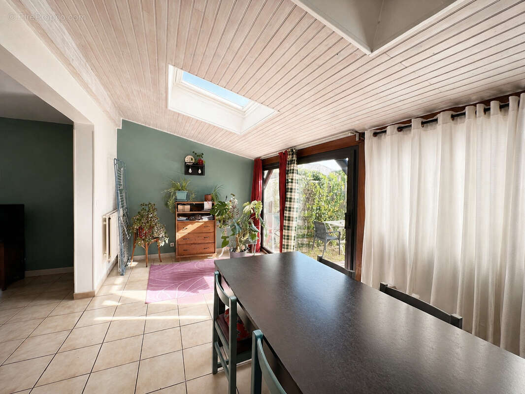 Maison à VAUX-LE-PENIL