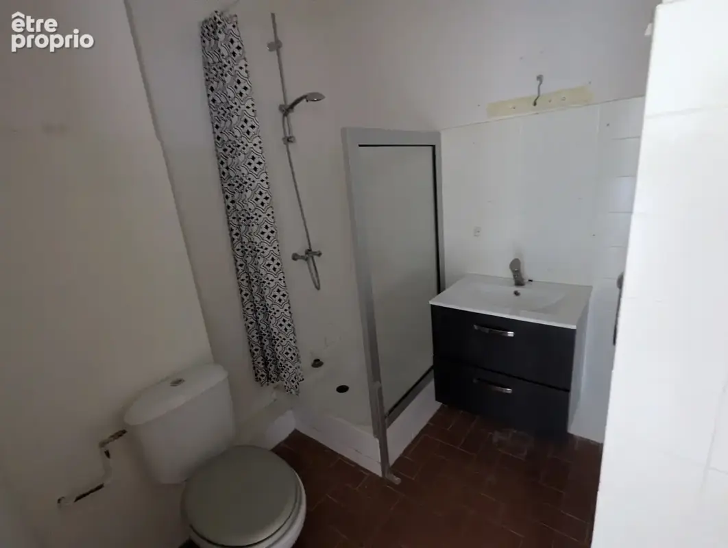 Appartement à rénover avec beau potentiel, quartier calme proche des plages - photo 6