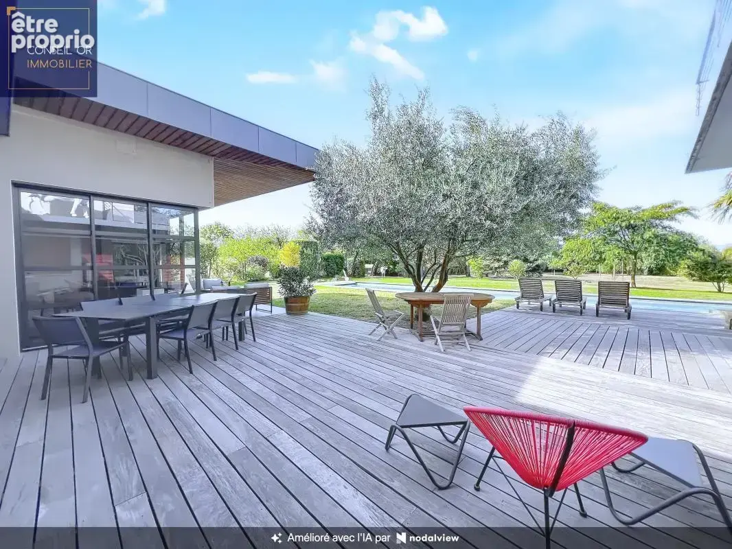 Maison - T8 -  221 m² avec piscine et terrain paysagé – Hauteurs de Saint-Genis-Laval - photo 4