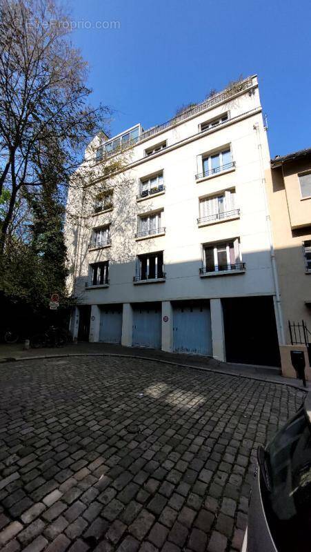 Appartement à PARIS-14E