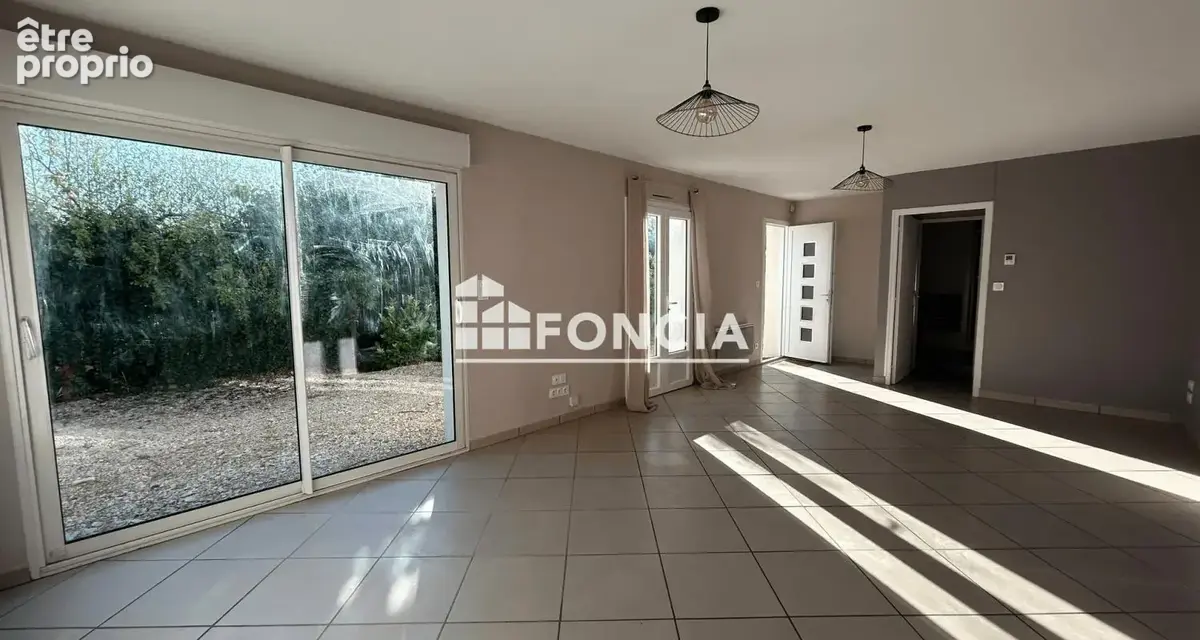Châteaubernard – maison avec 1 024 m² de terrain clos - photo 2