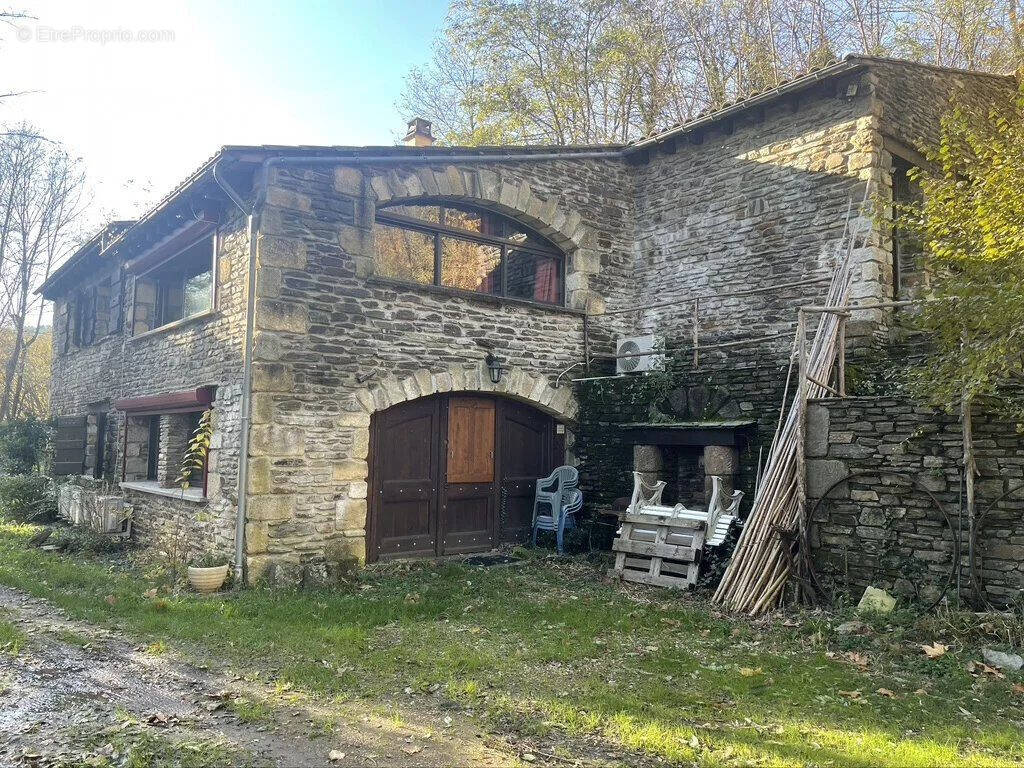 Maison à LE COLLET-DE-DEZE