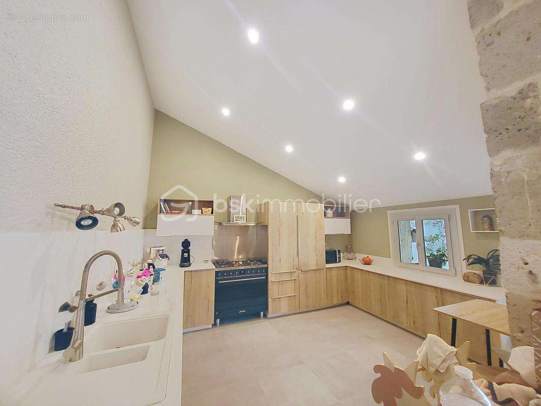 Maison en pierre- 4 chambres-jardin-piscine-garage - photo 12