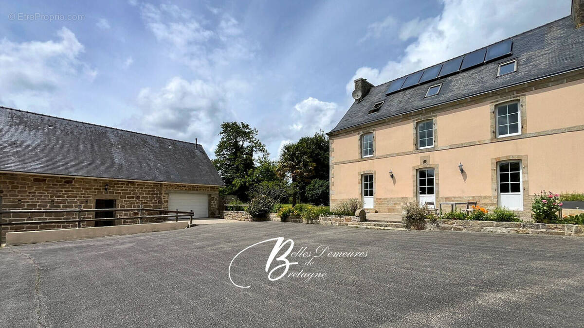 Maison à LOCRONAN