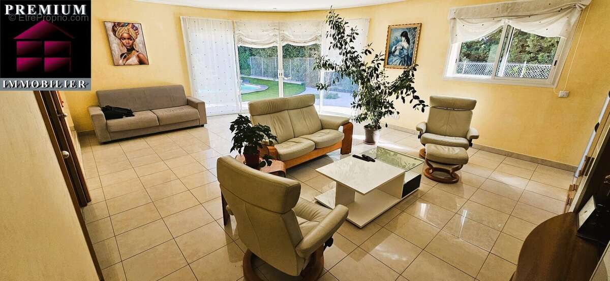 Maison à SAINT-ESTEVE