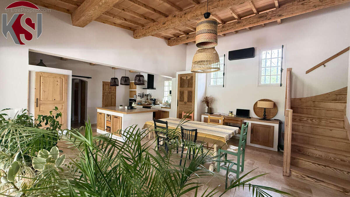 Maison à SAINT-MAXIMIN-LA-SAINTE-BAUME