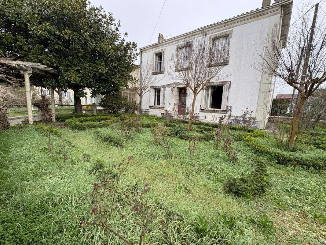 Maison à SAINT-HILAIRE-LA-PALUD