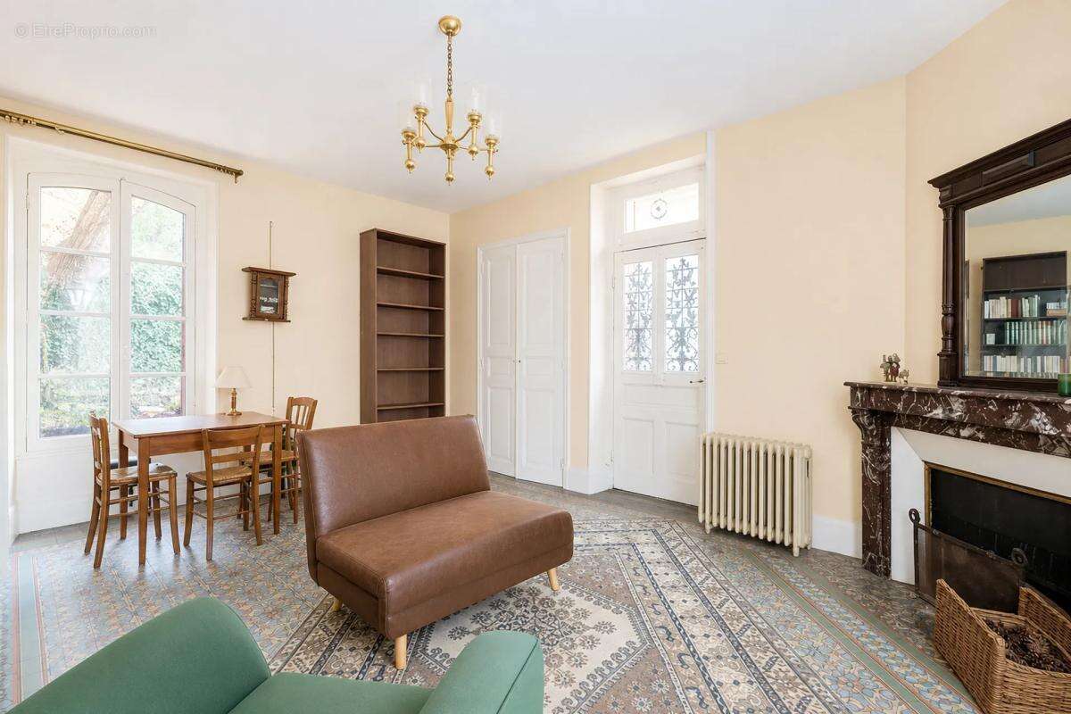 Maison à CHARENTENAY