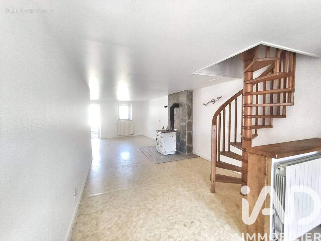 Photo 1 - Maison à SAINT-PIERRE-D'ALBIGNY