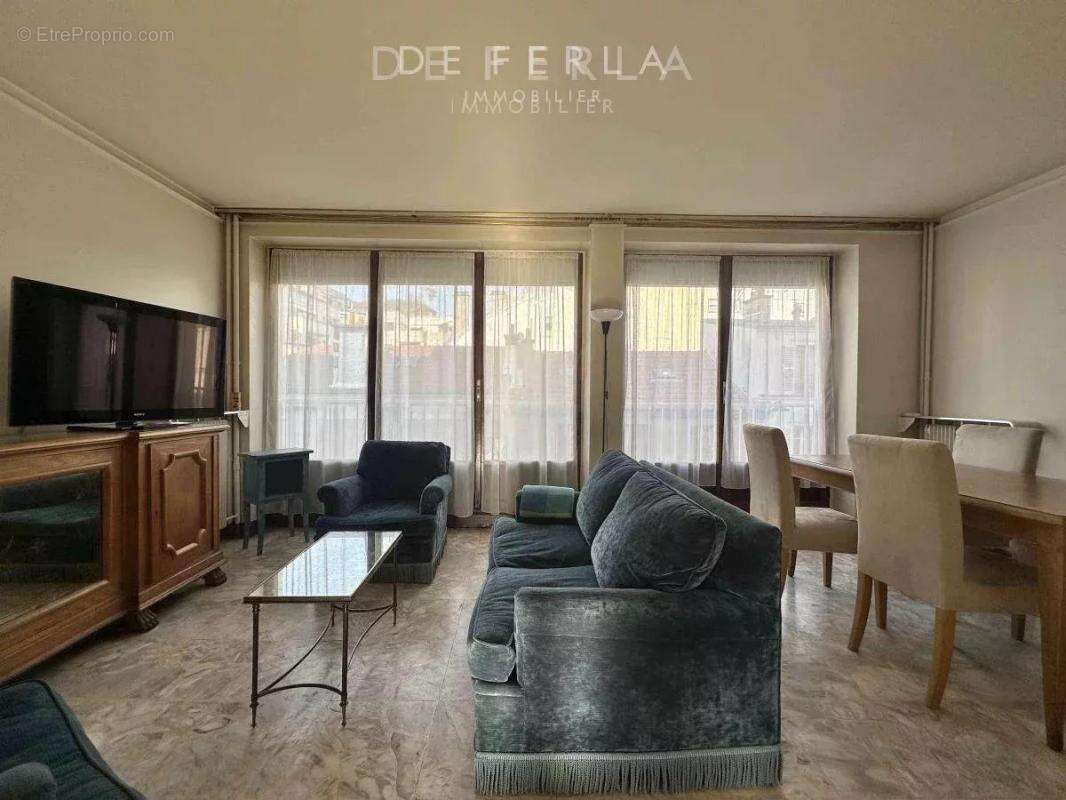 Appartement à PARIS-14E