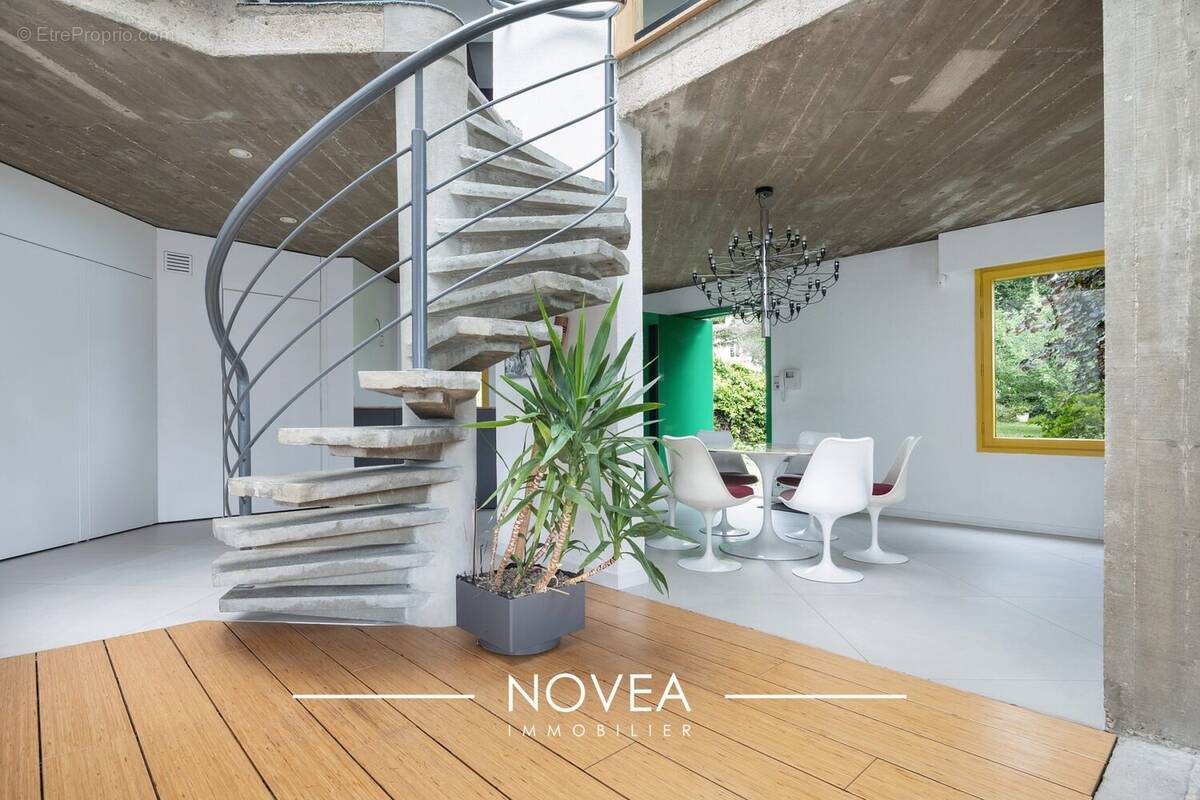 Maison à SAINT-CYR-AU-MONT-D'OR