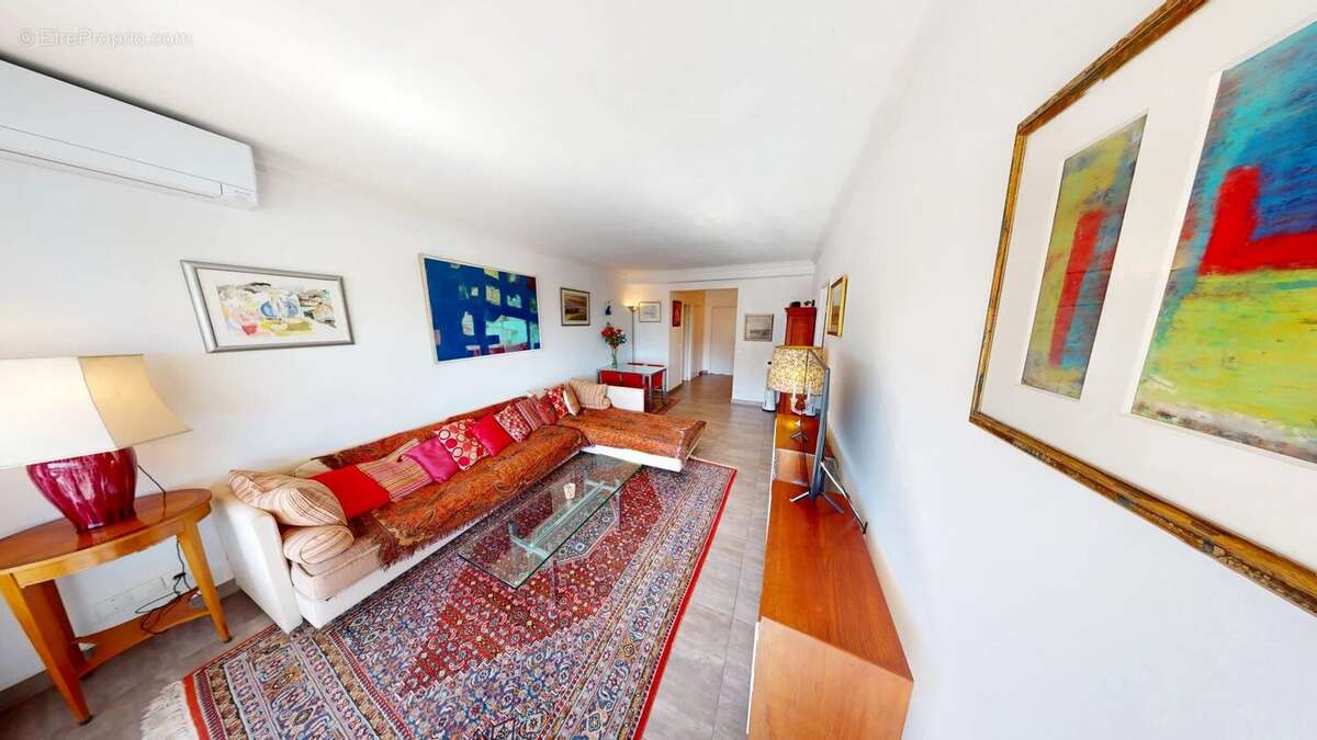 Appartement à VILLENEUVE-LOUBET