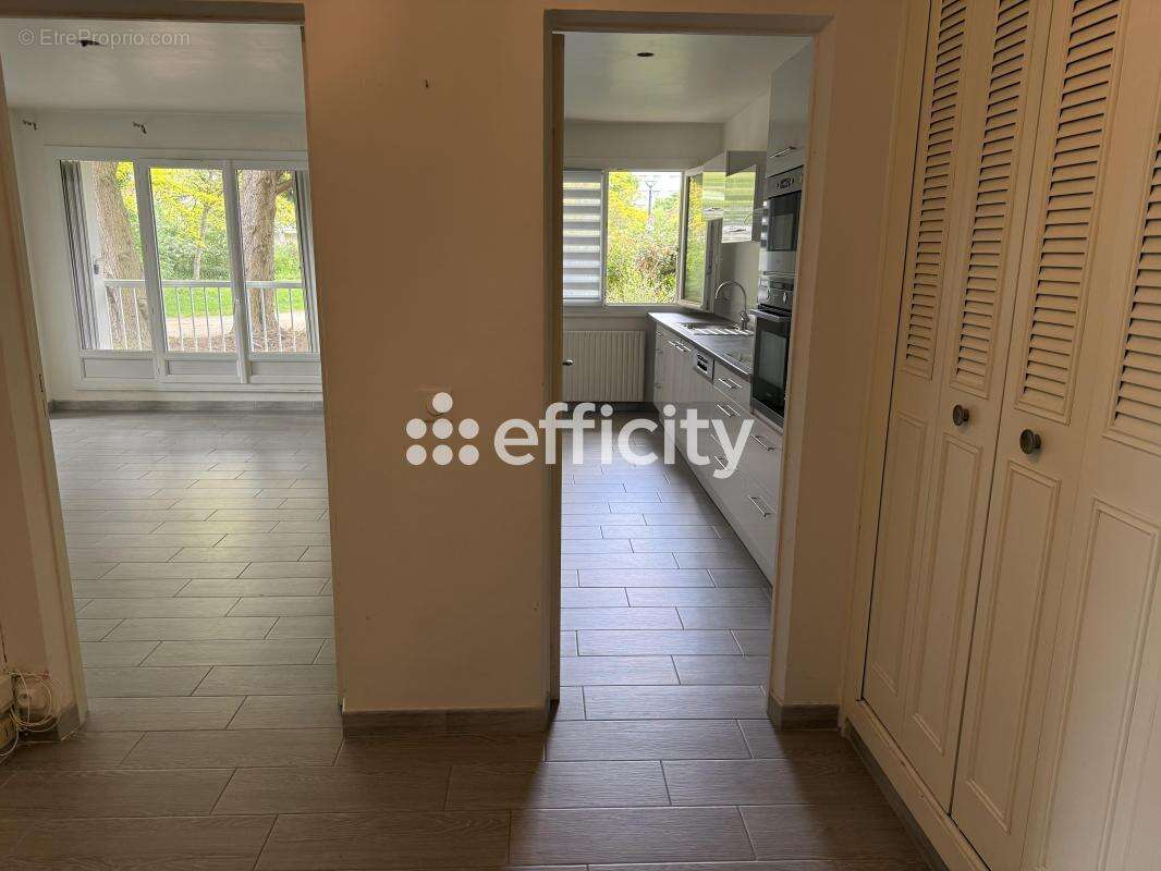 Appartement à MAGNY-LES-HAMEAUX