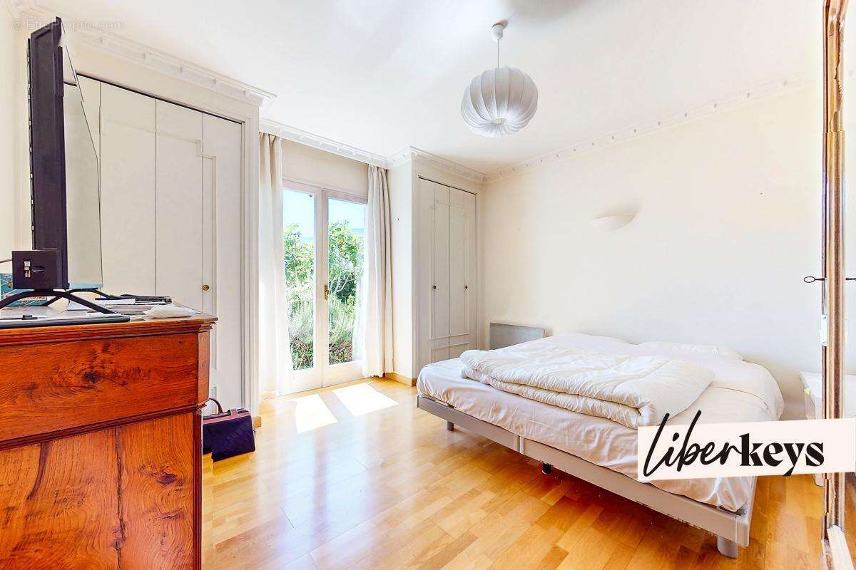 EYBENS – Maison familiale de 120 m² sur 1 070 m² de terrain, sous-sol complet et combles aménageables - photo 6