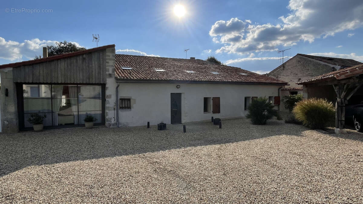 Maison à COURCELLES