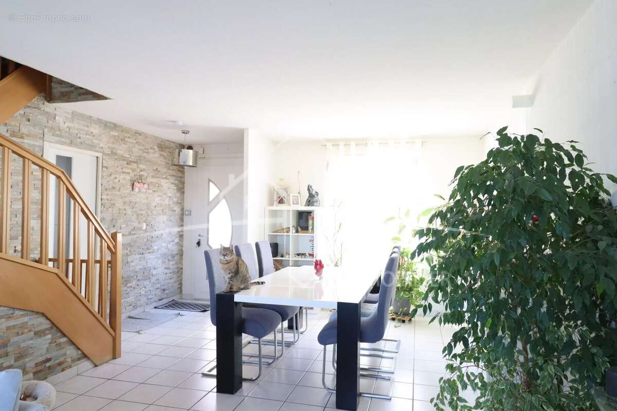 Maison à SAINT-MAURICE-L'EXIL