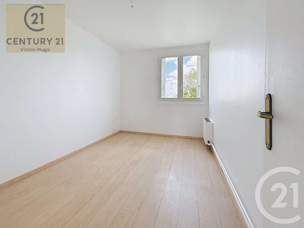 Appartement 64 m² à Limoges  - photo 8