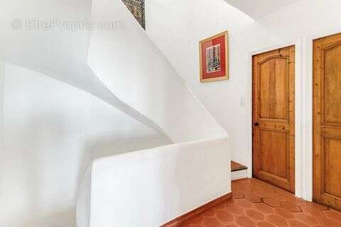 Maison 240 m² à Grimaud  - photo 3