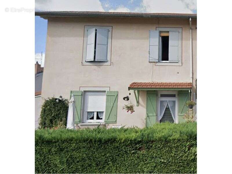 Appartement à VEAUCHE
