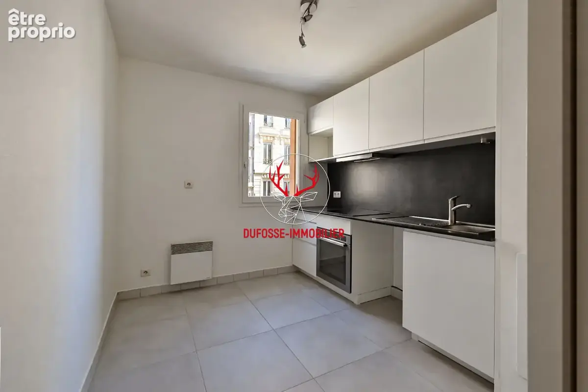 Carré d'or / jacobins - t2 de 57 m² entièrement rénové avec vue sur la place - photo 7
