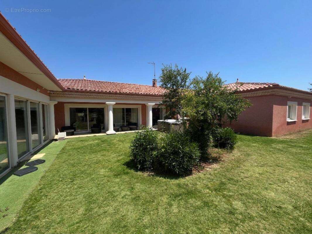 Maison 760 m² à Albi  - photo 5