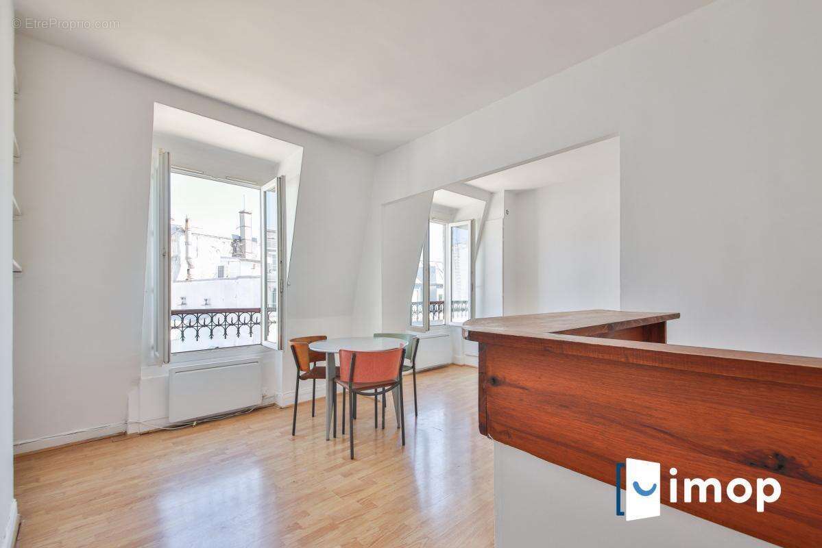 Appartement à PARIS-2E